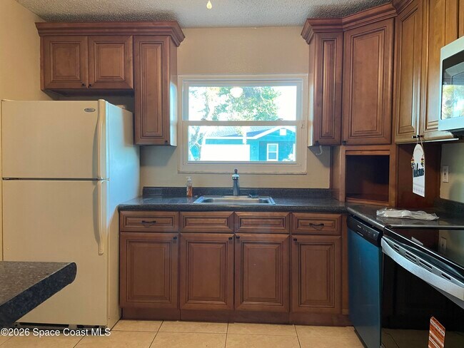Foto del edificio - 890 Serenade St NW