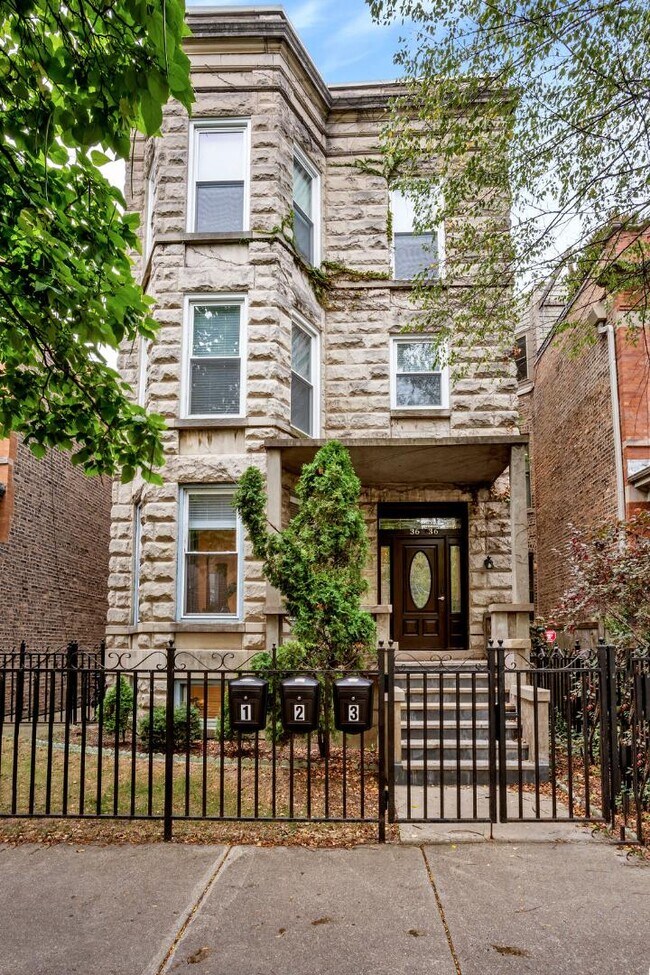 Foto del edificio - 3636 N Racine Ave