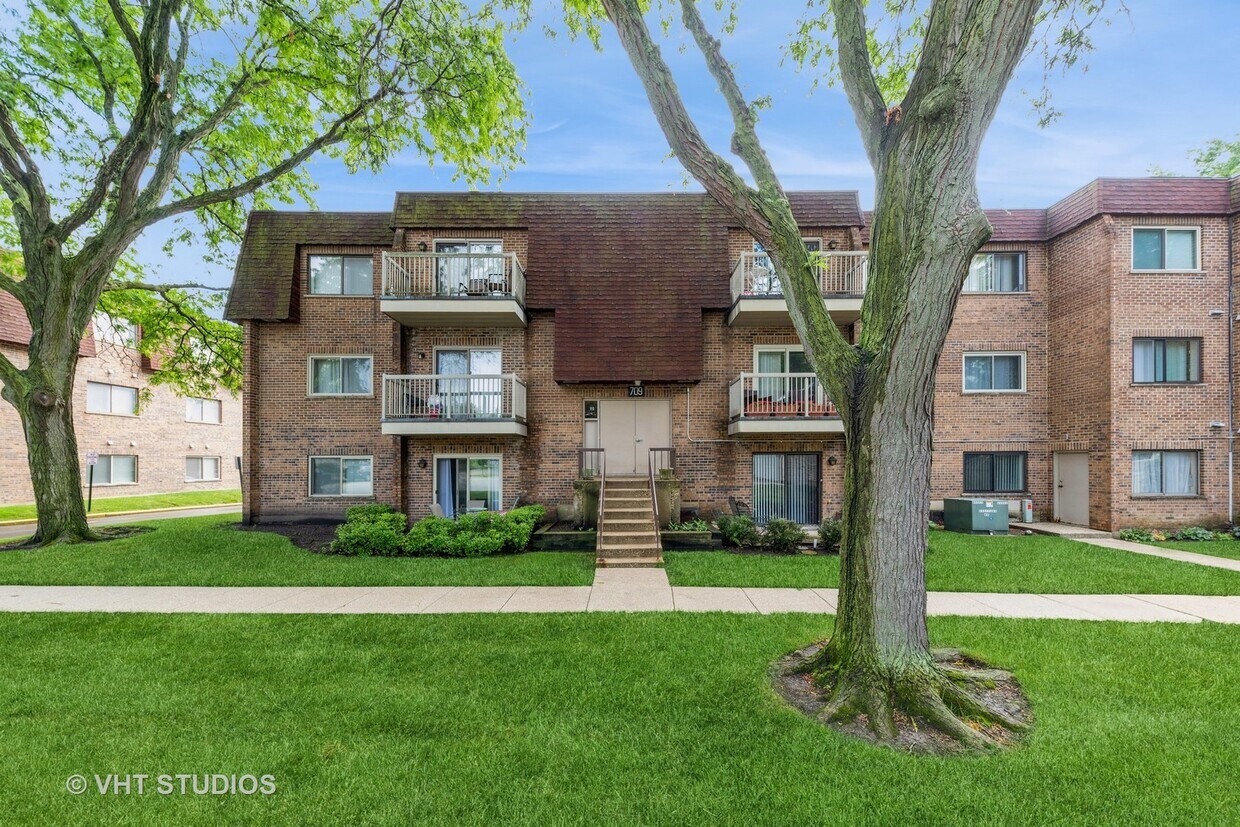 709 W Central Rd Unit B4, Mount Prospect, IL 60056 Condo for Rent in