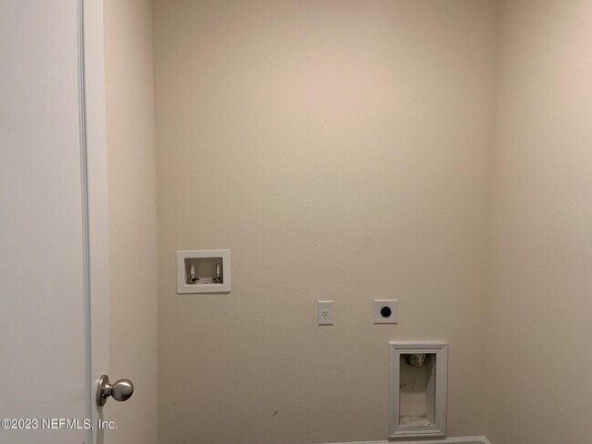 Building Photo - 5864 Calvary Dr
