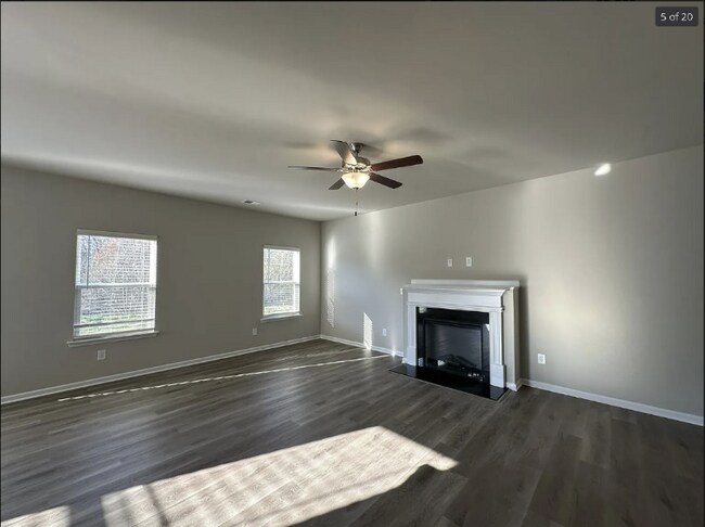 Foto del edificio - 9050 Stoney Waters Ct