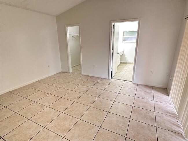Building Photo - 5582 NW 184th Terrace