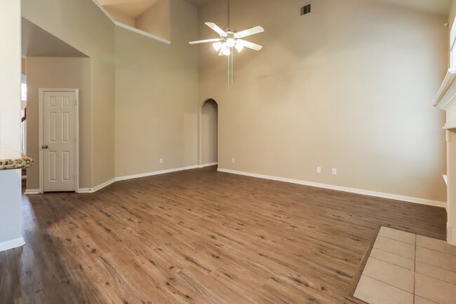 Building Photo - 16615 N Quadrant Ct