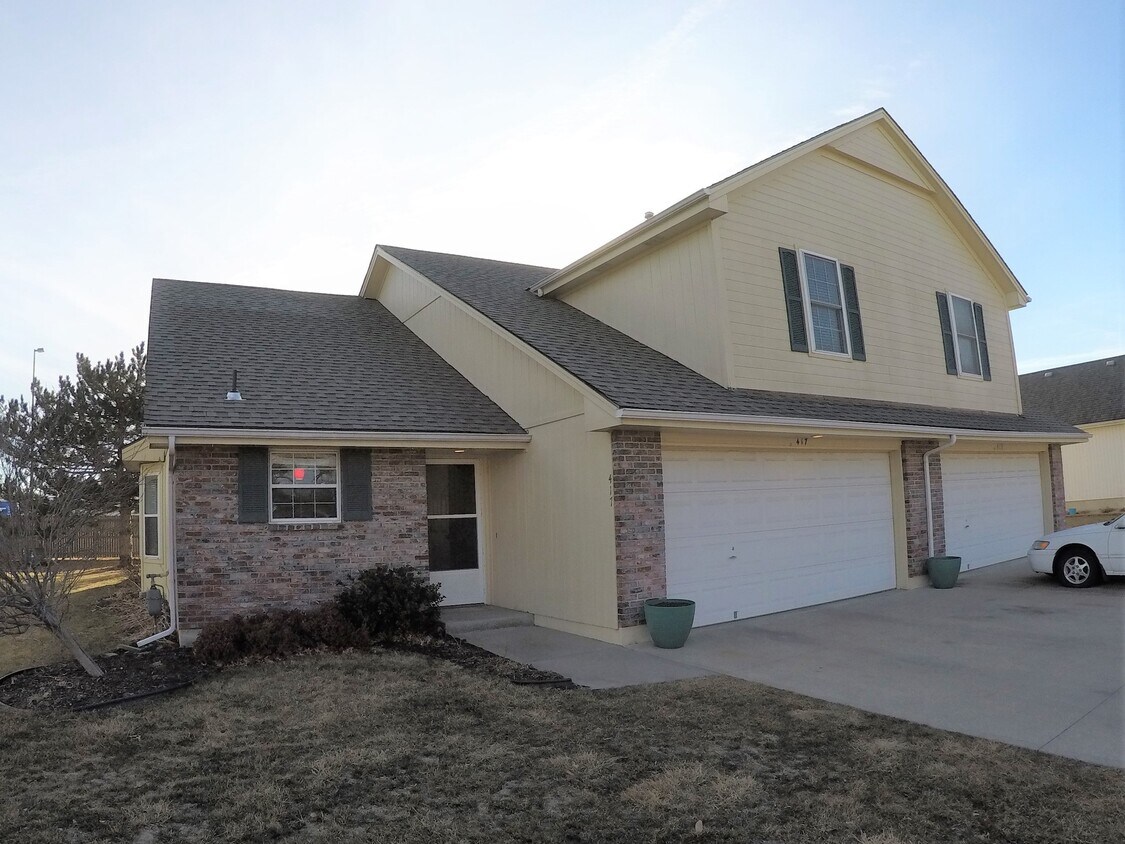 417 SW Hoke Ln, Lees Summit, MO 64081 Townhome Rentals in Lees Summit