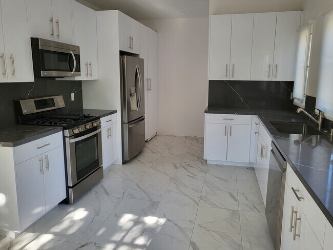 Foto del edificio - 1407 N Laurel Ave