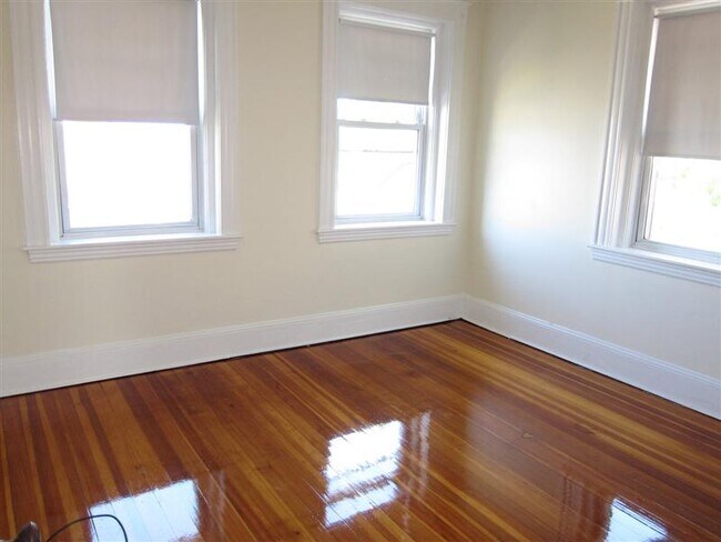 Building Photo - 163 Summer St