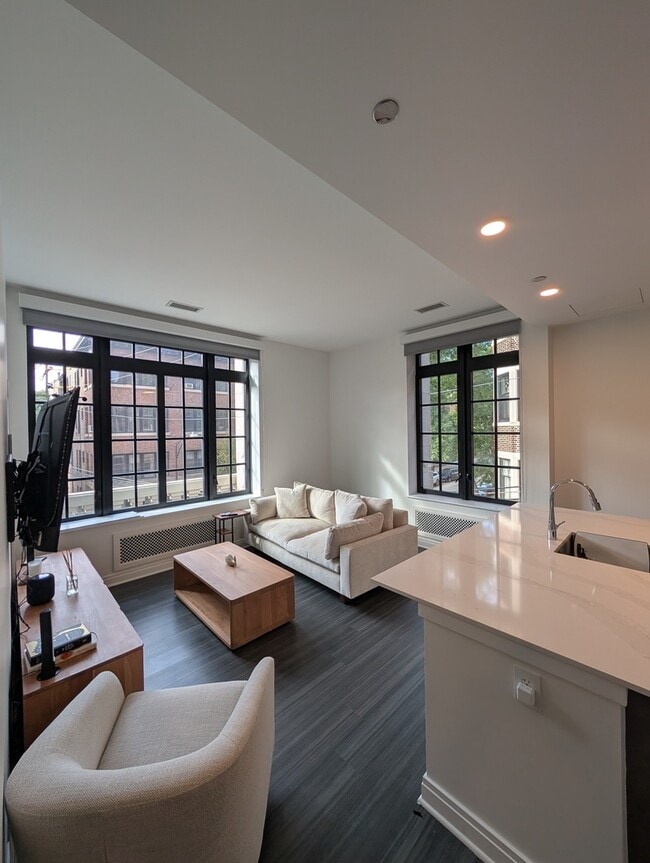 Building Photo - 2300 N Lincoln Park W