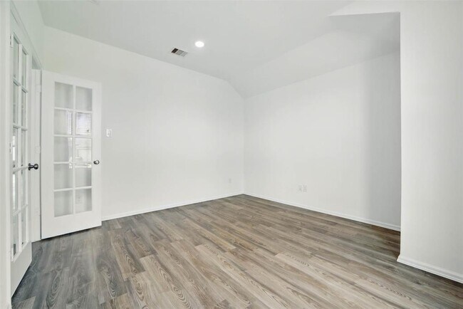 Foto del edificio - 2921 Eden Lk Ln