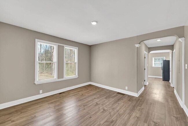 Building Photo - Beautiful renovated Home