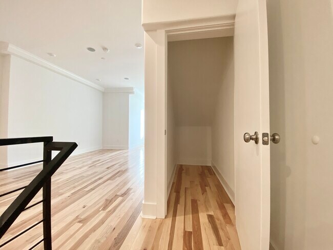 Building Photo - 29 W Wildey St