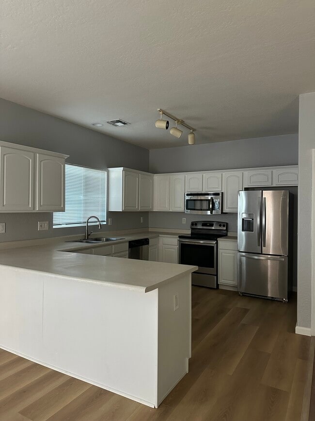 Newly renovated Kitchen - 13365 N Alto St