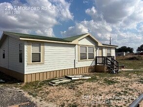 Building Photo - 2575 Mogford Rd