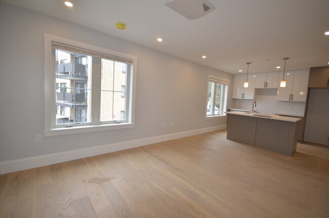 Building Photo - 353 Market St