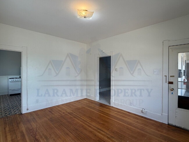 Building Photo - 1 bedroom near Downtown