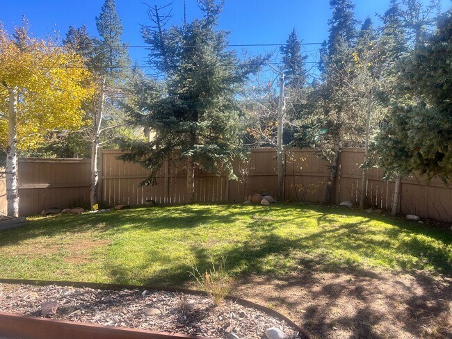 Building Photo - Summit Park Mountain Charm - 6 month lease available, fully furnished!