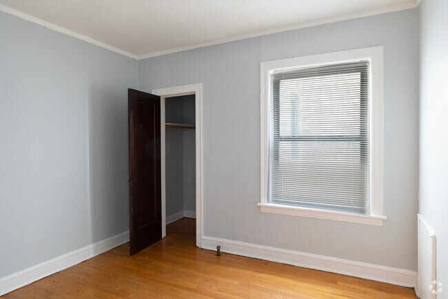 1BR, 1BA - 800SF First Bedroom - 8052 S Laflin St