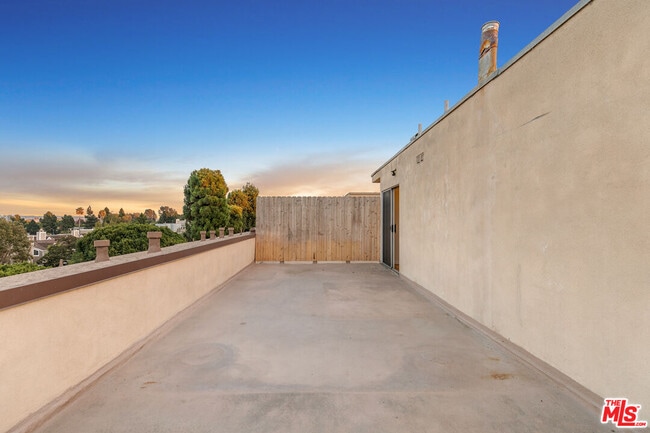 Foto del edificio - 2637 S Centinela Ave