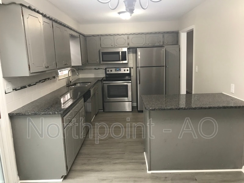 Foto principal - 7400 E 100th St