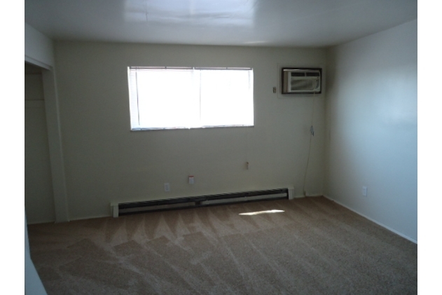 Living Room - 9495 Reading Rd