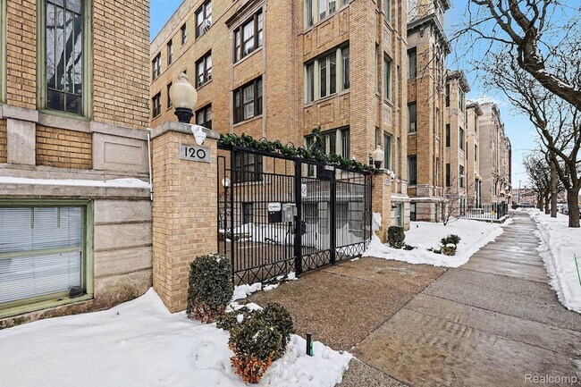 Foto del edificio - 120 Seward Ave