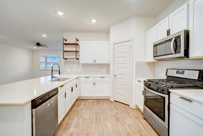 Building Photo - 131 Big Sandy Creek Dr