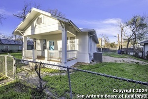 Building Photo - 1108 N Flores St