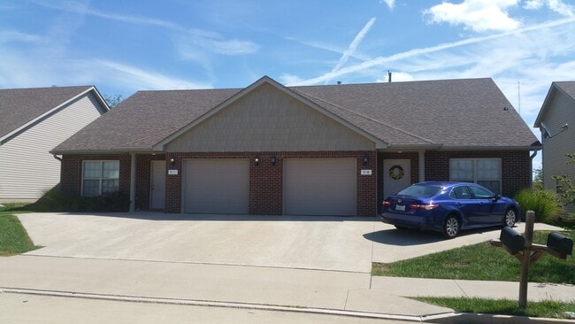 Building Photo - 704 Glenstone Dr