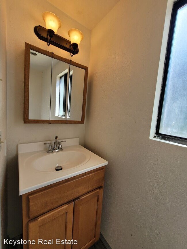 Building Photo - 3 br, 1.5 bath House - 6745 Dogwood