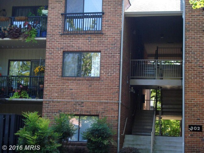 Foto del edificio - 302 Hilltop Lane