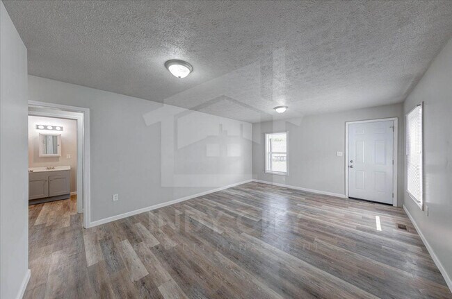 Building Photo - 3844 E 13th St