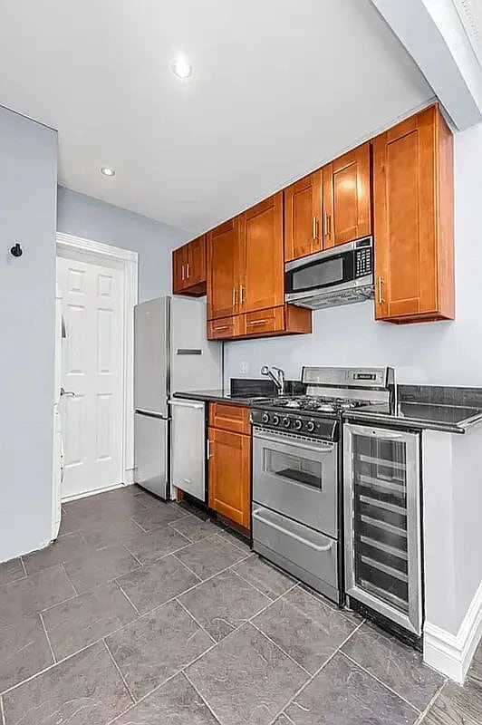 Building Photo - 219 E 28th St