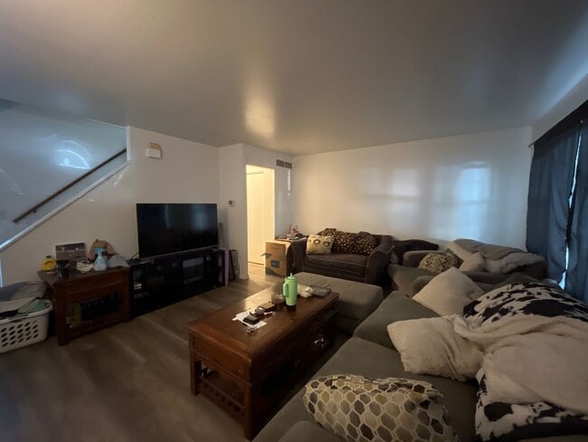 Foto del edificio - Beautifully updated 3-bedroom, 1.5-bath to...