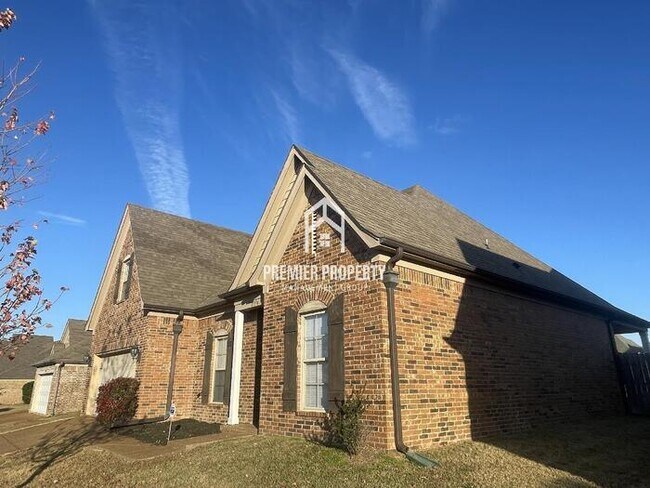 Building Photo - 2274 Southern Woods - Available Now!