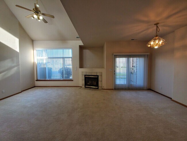 Building Photo - 427 Columbia Point Dr