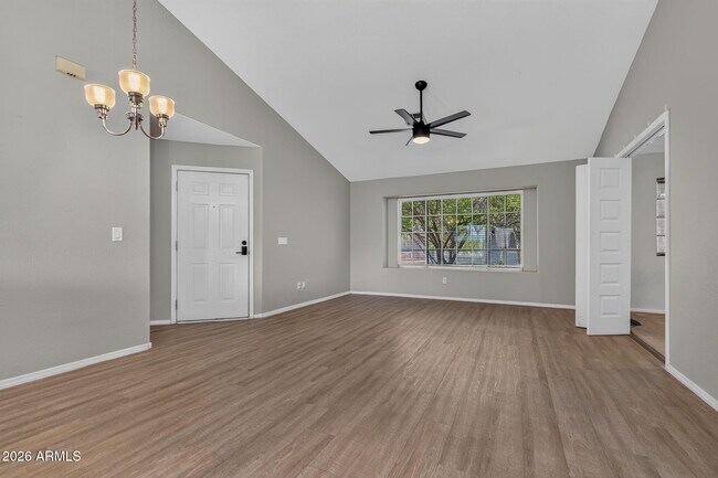 Foto del edificio - 860 N McQueen Rd