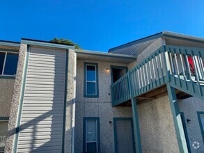 Building Photo - 910 Brett Dr