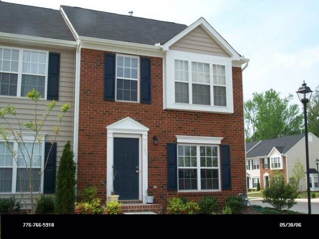 Primary Photo - Nice Townhome off Mountain Rd and Woodman Rd.