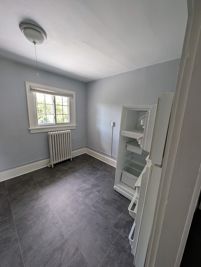 Building Photo - 548 Linden St