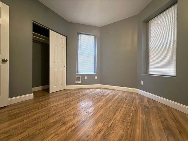 Foto del edificio - 334 N 62nd St