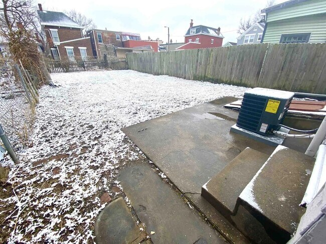 Foto del edificio - 313 E 16th St