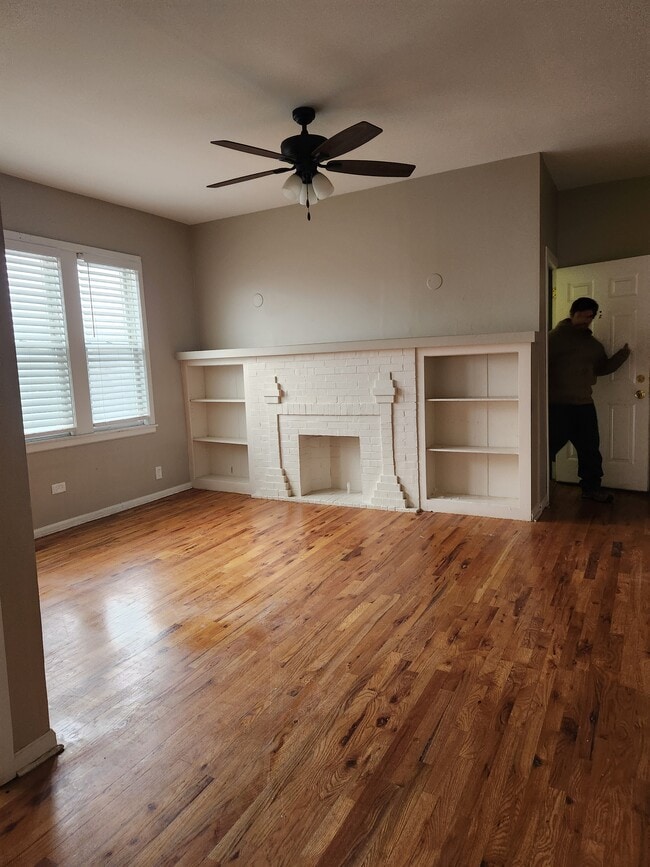 Sala de estar - 2206 E 84th St