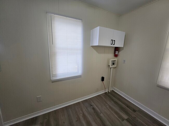 Foto del edificio - 7009 Old Middleburg Rd S