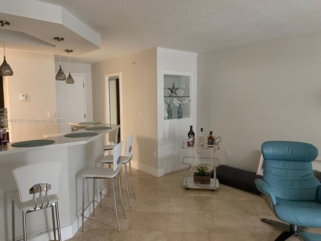 Building Photo - 6917 Collins Ave