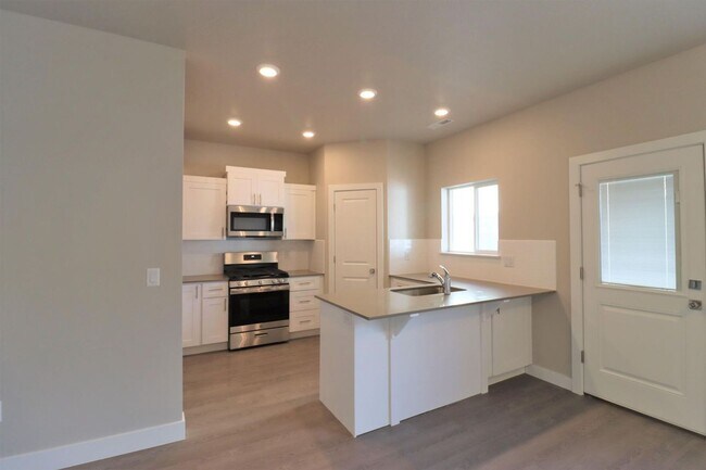 Foto del edificio - Brand New 3 bedroom Townhome In Cedar City...