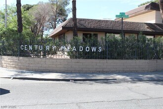 Building Photo - 6225 Meadow Brook Ln