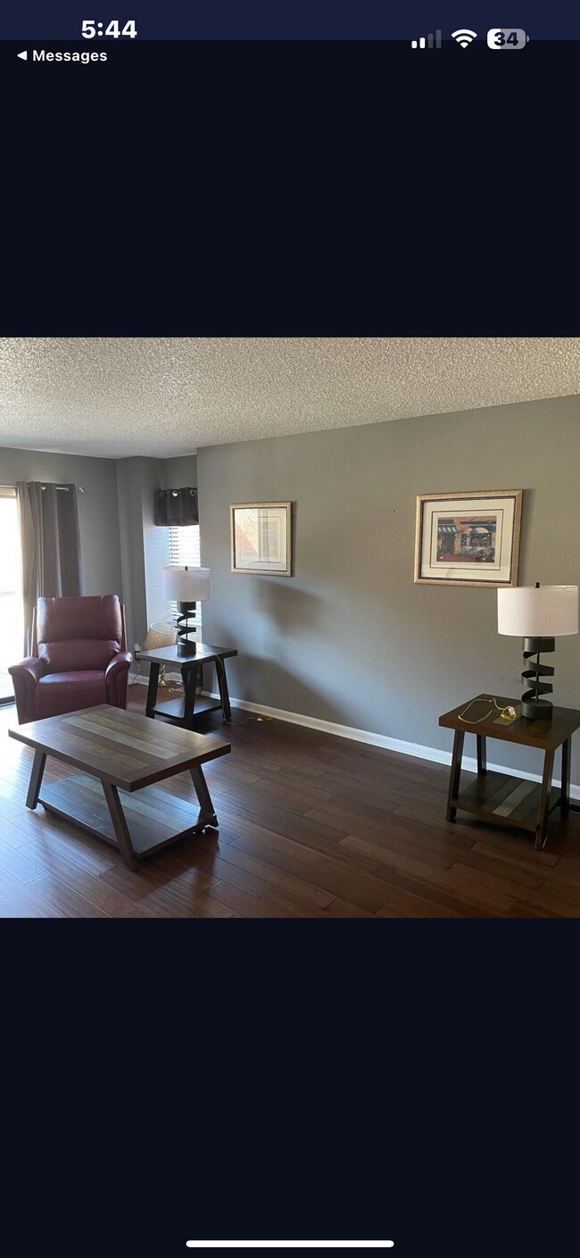 Foto del edificio - 2425 Cypress Ct