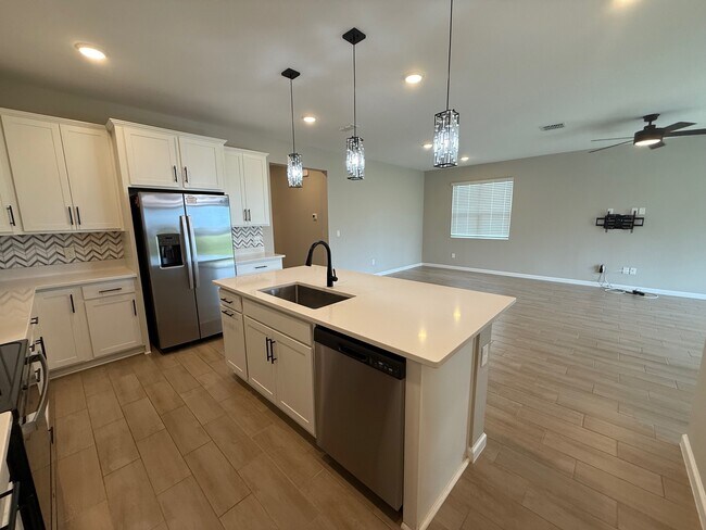 Building Photo - 10073 Spring Lake Dr