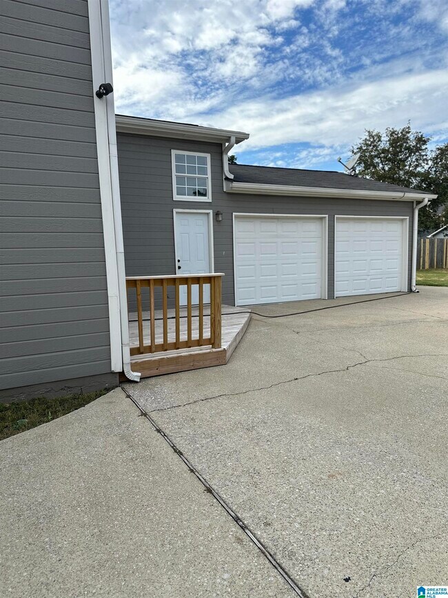 Foto del edificio - 2230 Summer Ridge Dr