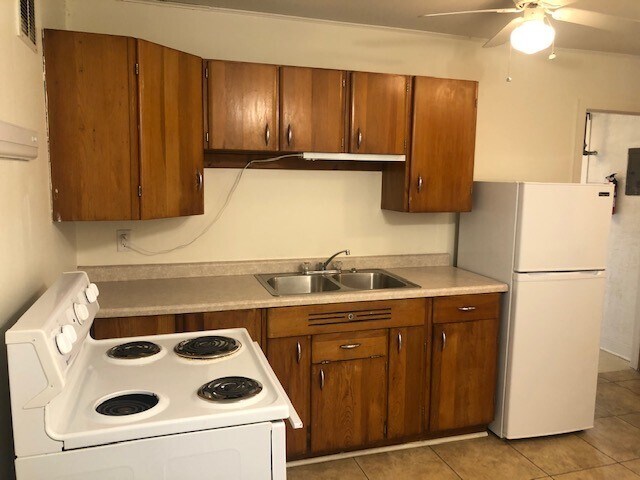 Building Photo - 304 1/2 Kelly Ct