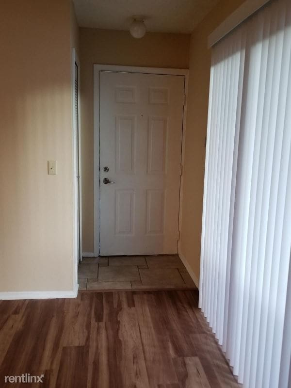 Building Photo - 1 br, 1 bath Apartment - 8715 Belle Rive Blvd